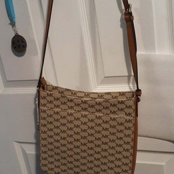 A Brand New Beautiful Michael Kors Purse - Picture 4 of 7